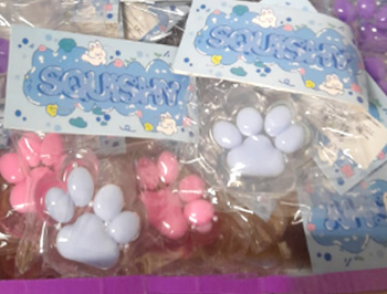 Антистресс арт. MB001 Лапка мальтоза прозрачная цвета микс в пак. (16 шт.) шоубокс_